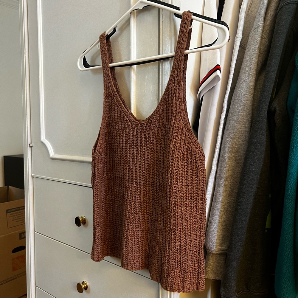 Moon & Madison Cropped Knit Tank Top